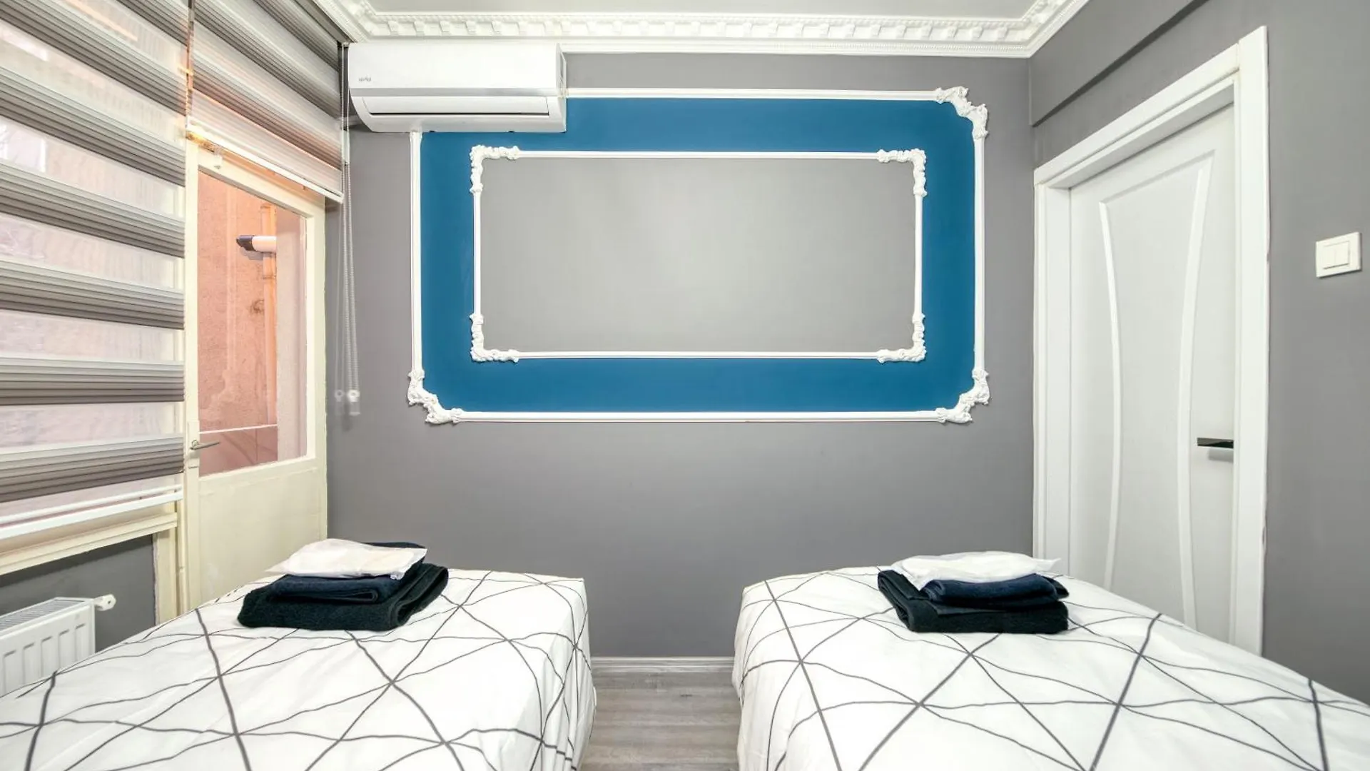 Blue White House Apartment Istanbul