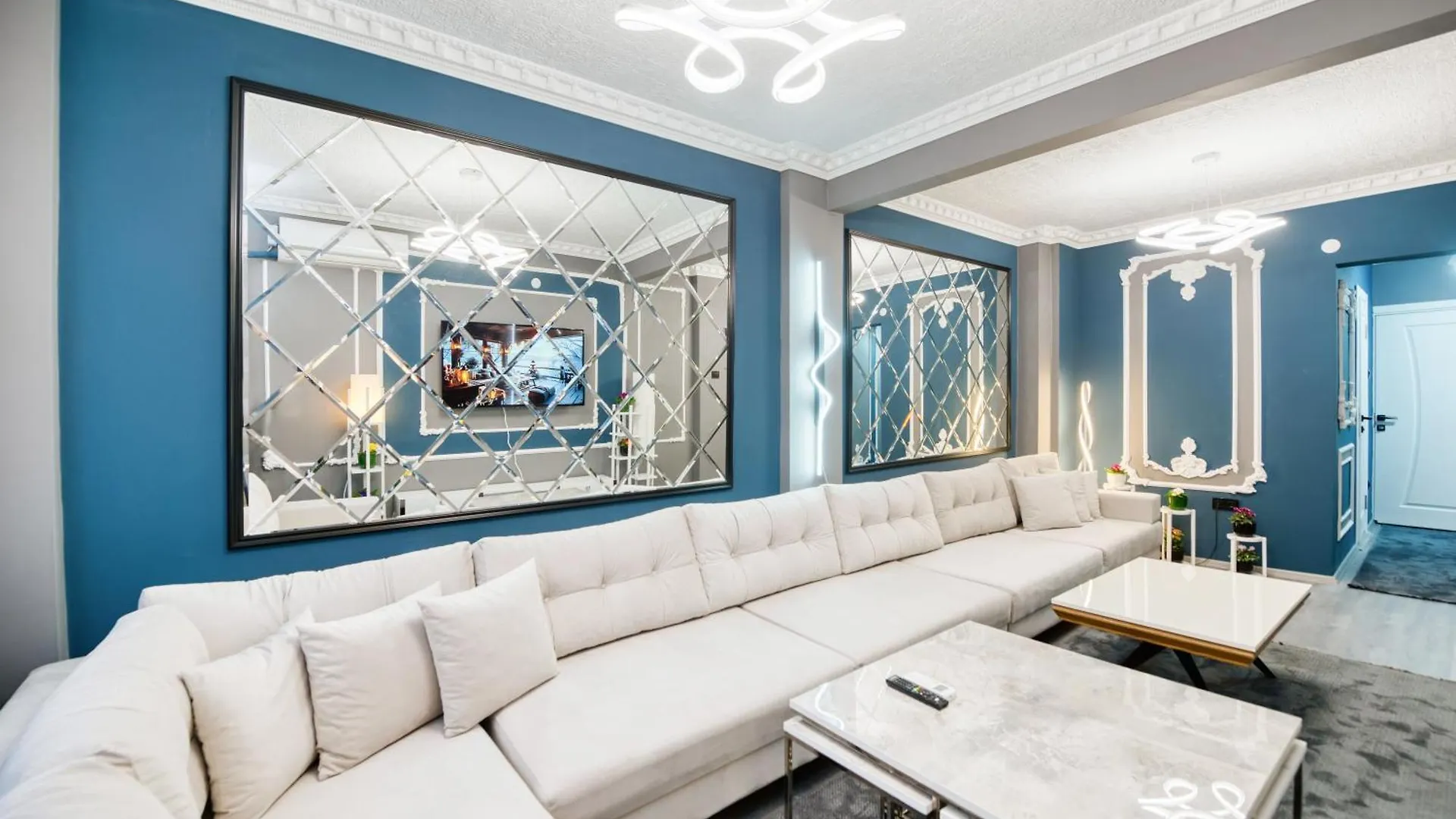 Blue White House Apartment Istanbul
