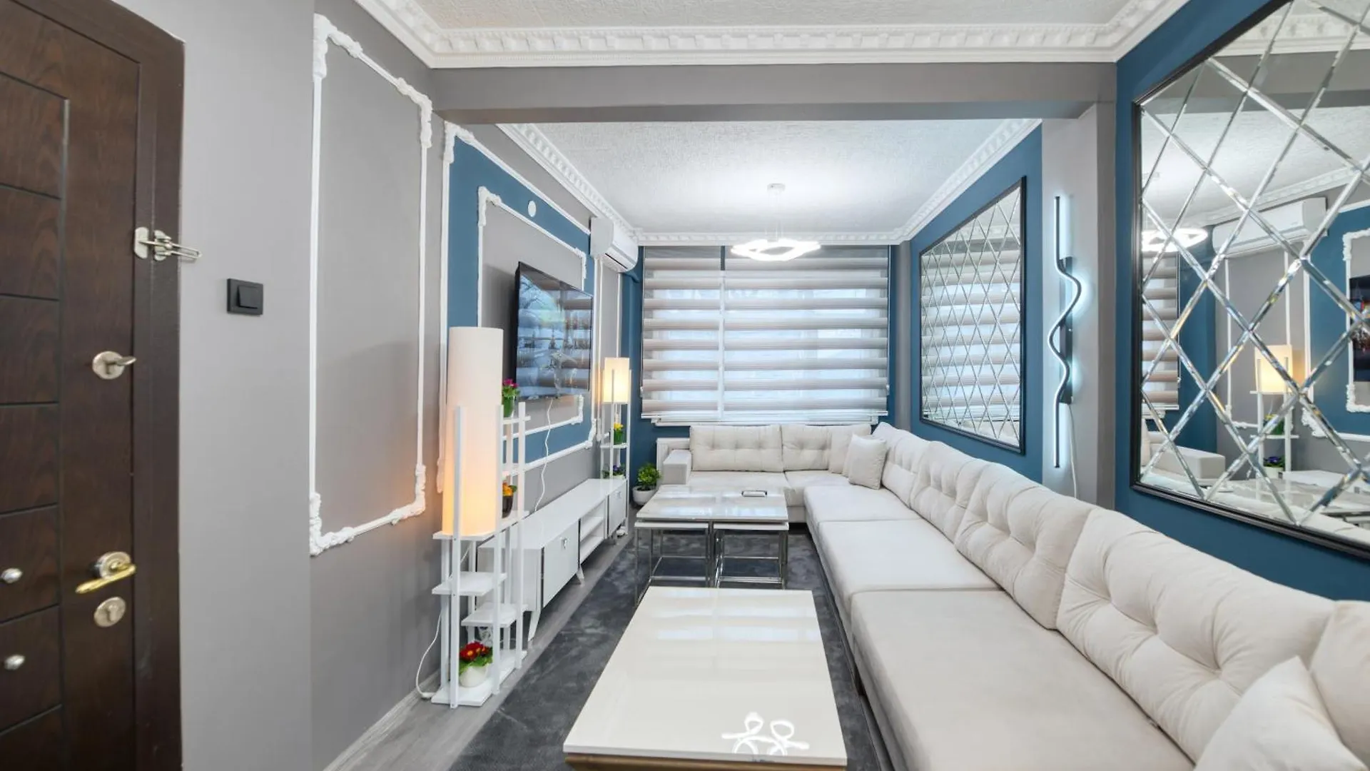 Blue White House Apartment Istanbul