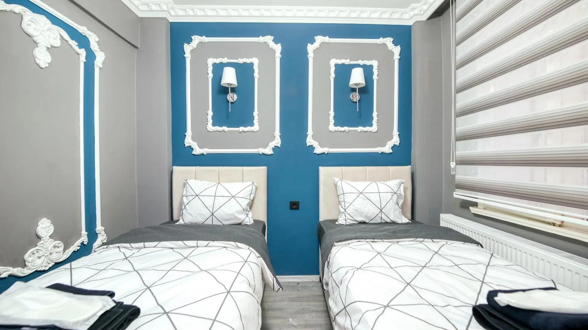 Blue White House Apartment Istanbul
