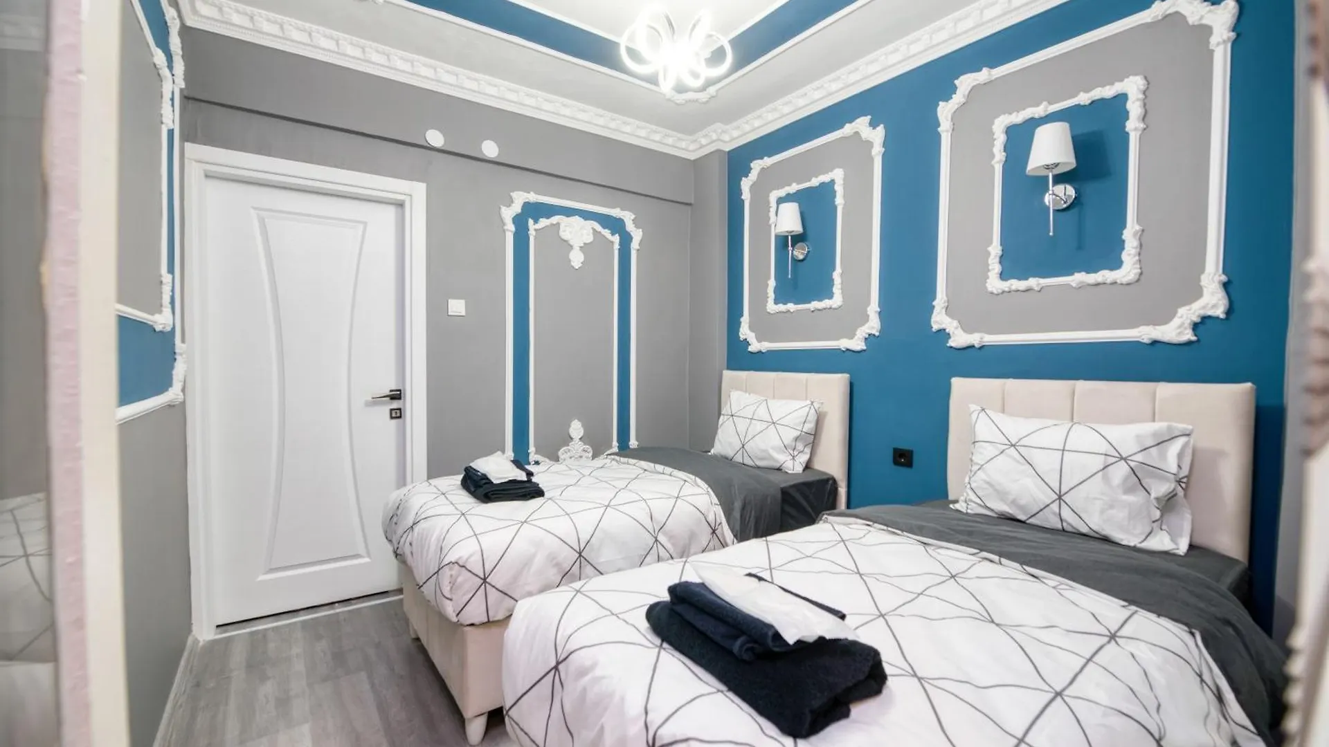 Blue White House Apartment Istanbul
